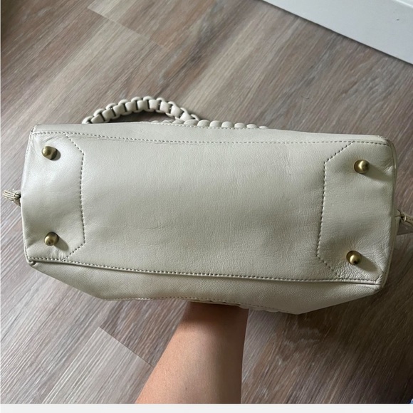 BCBGMAXAZRIA Cream and brushed gold handbag purse shoulder bag - Picture 5 of 8